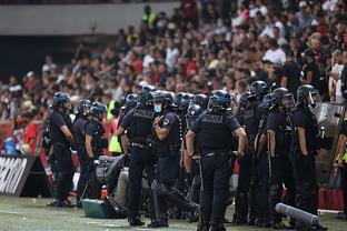 弗拉霍维奇晒龙珠悟空恢复照：手术很顺利，感谢大家（弗拉霍维奇晒龙珠悟空康复照：手术顺利，向大家致谢）