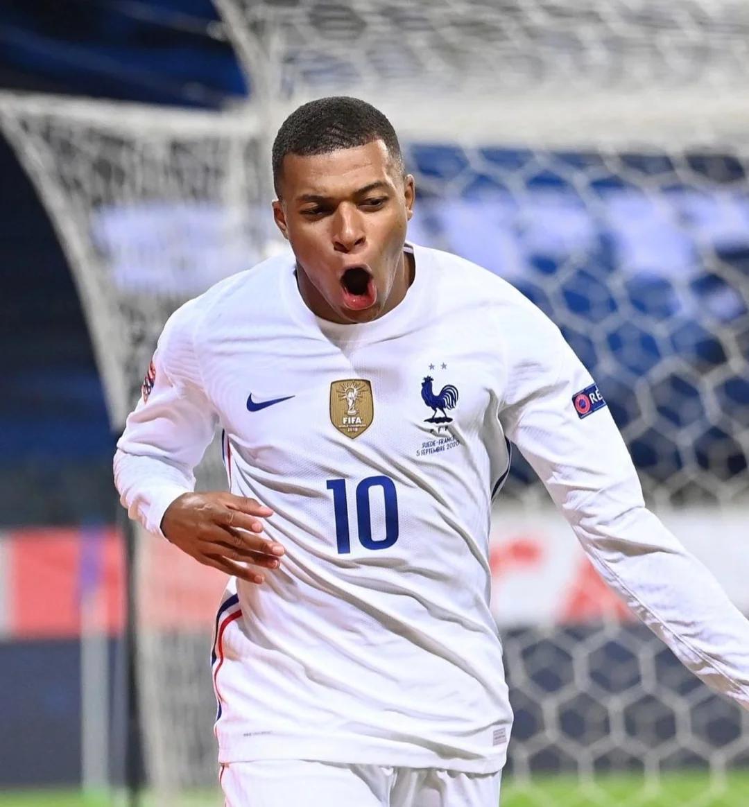 东契奇：我平时玩守望先锋；想为湖人带来一座总冠军奖杯（东契奇称平时常玩守望先锋，期望为湖人捧回总冠军奖杯）