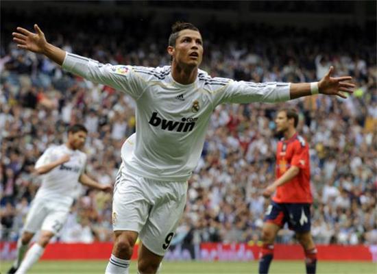 没有技巧全是感情，弗兰克告别演讲深情演唱《月亮代表我的心》（不靠技巧只凭真情：弗兰克在告别演讲中深情献唱《月亮代表我的心）