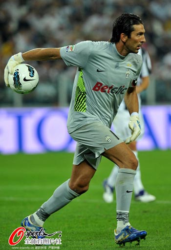 半场战报：国安2-0亚泰，塞尔吉尼奥破旧主，法比奥点射（半场：国安2-0领先亚泰，塞尔吉尼奥反戈旧主，法比奥点球命中）