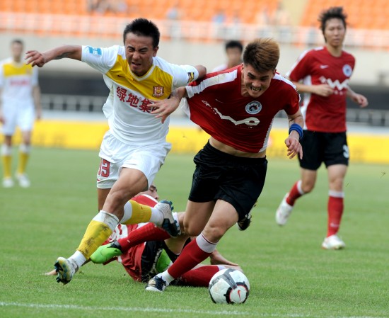 西甲升班马再度爆冷（西甲新军再度上演冷门）