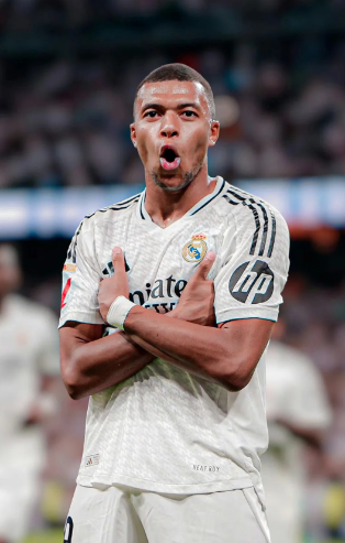 马卡：维尼修斯和皇马续约谈判远未达成，期限与年薪上有分歧（马卡报：维尼修斯与皇马续约受阻，合同年限与薪资存在分歧）